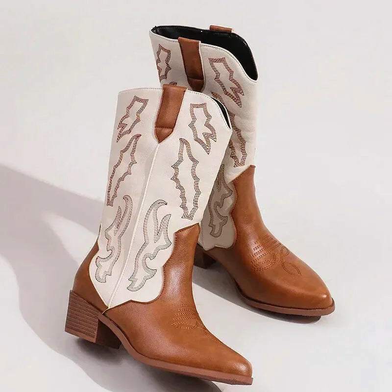Chaussures Santiags pour femme Daniela Yehaw marron et blanc, en cuir, avec motif tressé et talon moyen.
