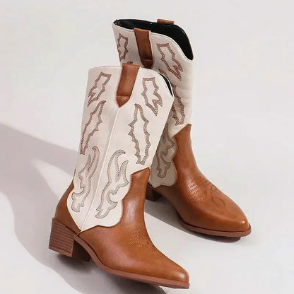 Chaussures Santiags pour femme Daniela Yehaw marron et blanc, en cuir, avec motif tressé et talon moyen.