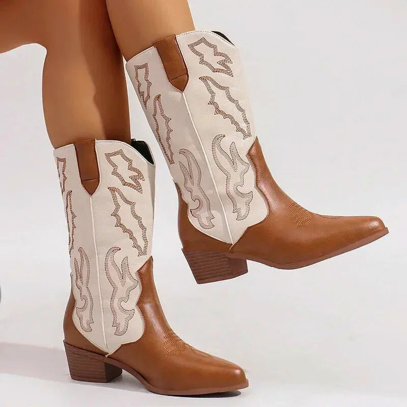 Chaussures santiags pour femme Daniela de la marque Yehaw en marron et blanc, avec détails élégants et style western.