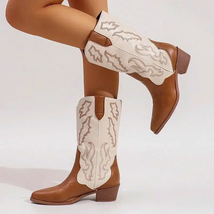 Sandales pour femme Daniela Santiag Yehaw en marron et blanc, montre la chaussure élégante avec détails en cuir.