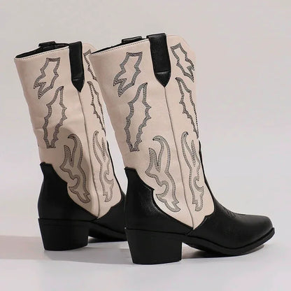 Santiags pour femme Daniela Yehaw en noir et blanc, chaussures élégantes et modernes, vue de face.