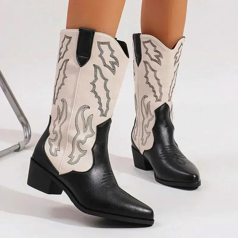 Chaussures santiags pour femme Daniela Yehaw en noir et blanc, mode élégante et tendance, vue de face.