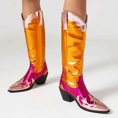 Santiags pour femme Yehaw Diana en or, chaussure élégante en cuir avec talon, vue de côté sur fond clair