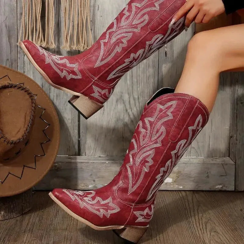 Chaussures Fanny Santiag pour femme Yehaw rouges en cuir avec talon moyen, style décontracté et tendance visible sur l'image.