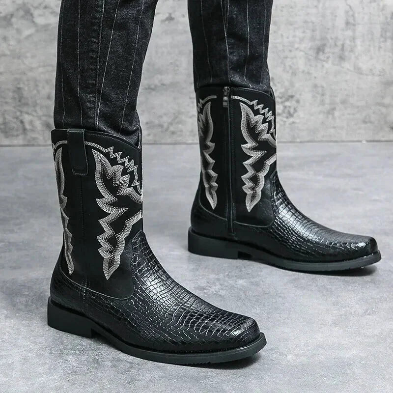 Chaussures santiag pour homme Yehaw Hector en cuir noir, détail de la finition et semelle visible.