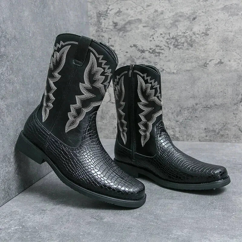 Chaussures santiag pour homme Yehaw Hector en noir, vue en gros plan, détails du cuir et de la semelle.