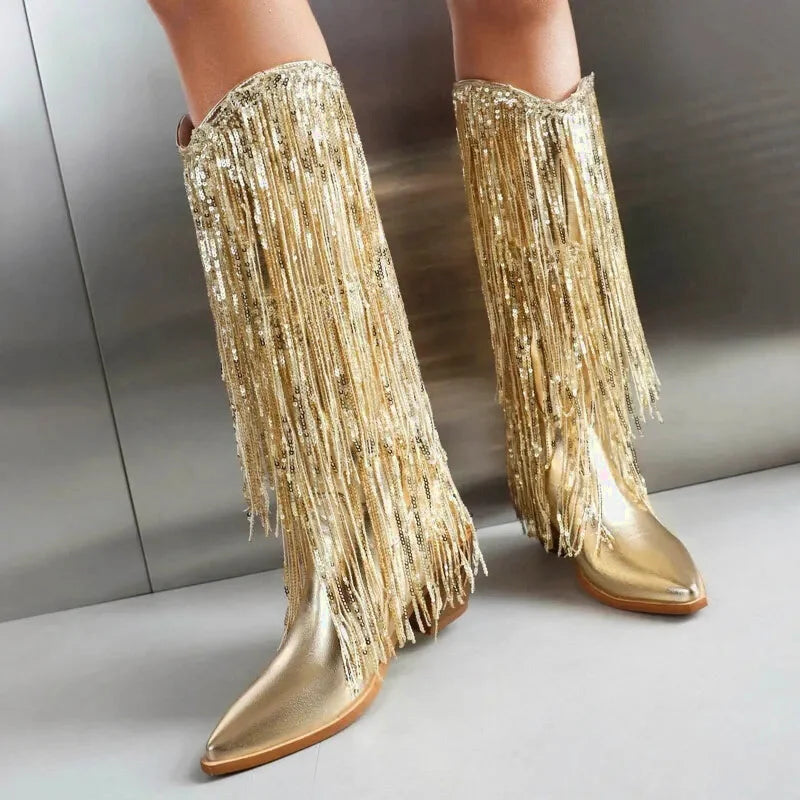 Chaussures santiag pour femme Yehaw Helene en cuir or avec talon et détails élégants, vue en gros plan.