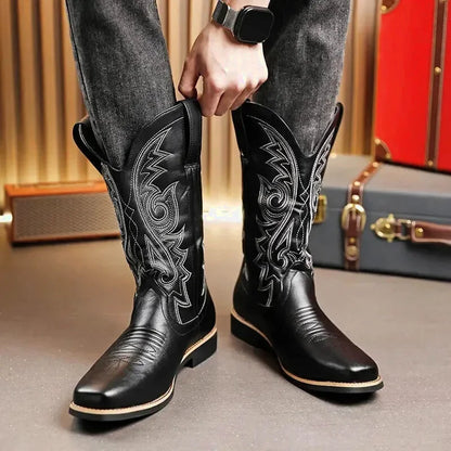 Chaussure santiag pour homme Yehaw Santiag en cuir noir, style élégant et moderne, pointure 38, vue de face.