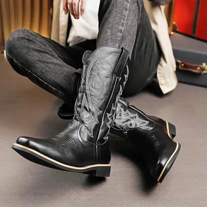 Chaussures Santiag pour homme Yehaw en noir, style élégant et sophistiqué, visibles en gros plan sur fond neutre.