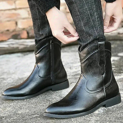 Chaussures santiag pour homme Yehaw Jimmy en noir, vue de face avec détails du talon et de la boucle en cuir.