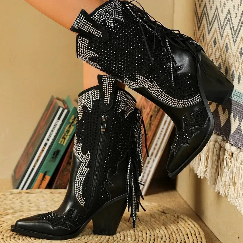 Santiags pour femme Yehaw Nellie en cuir noir, avec détails élégants et talon moyen, parfaits pour un style sophistiqué.