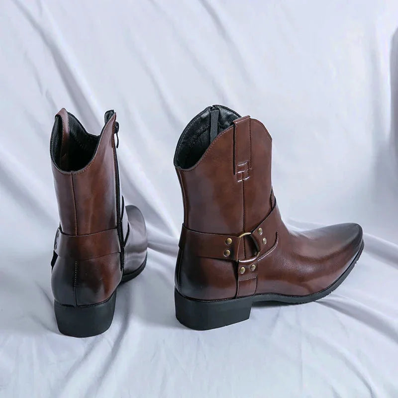 Bottes santiag pour homme Yehaw Marron de la marque Remington, en cuir avec détails en relief et semelle en caoutchouc.