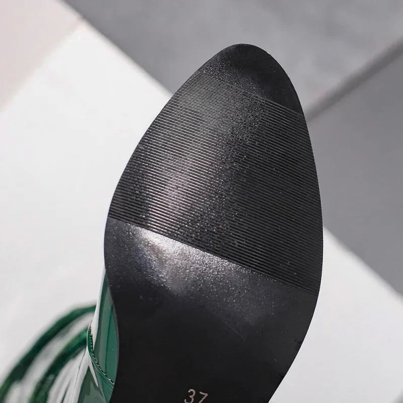 Chaussures santiags pour femme Yehaw Tammie en vert, vue de côté, avec détails en cuir et style élégant.